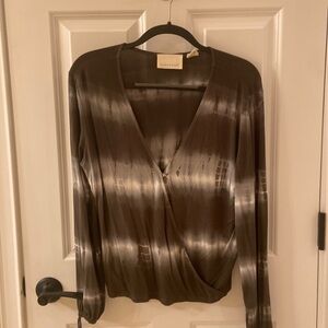 Nanavatee Tie-dye V-neck pullover. Size XS. Dark green and white.